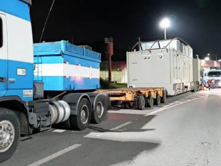 Transporte de maquinários pela LMG Soluções Logísticas